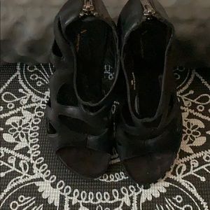 unlisted by Kenneth Cole black sandal